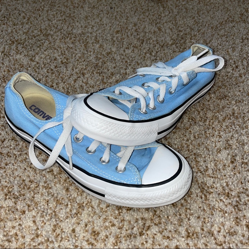 Light blue low rise converse size women’s 6